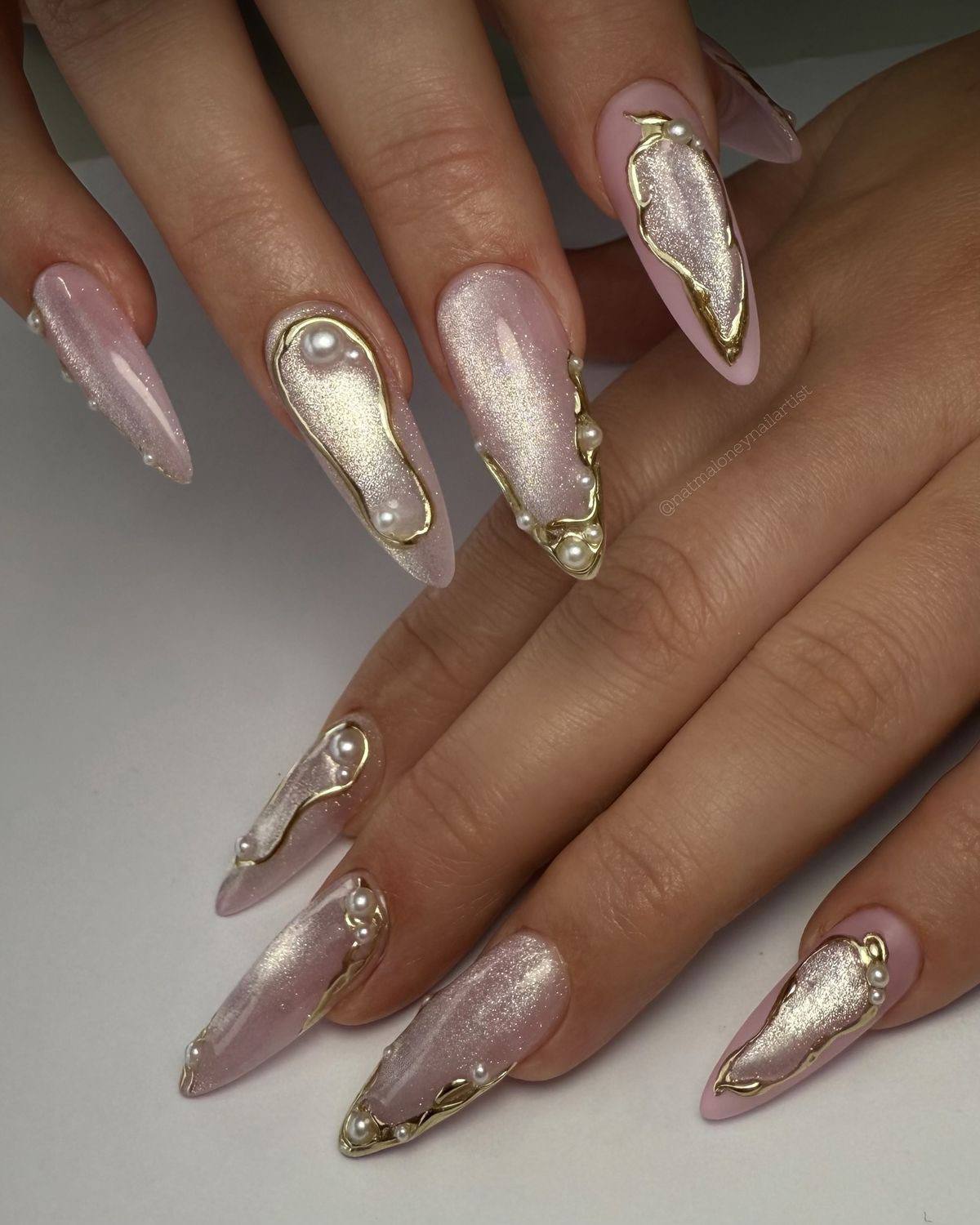 Pearl gold luxury nails
