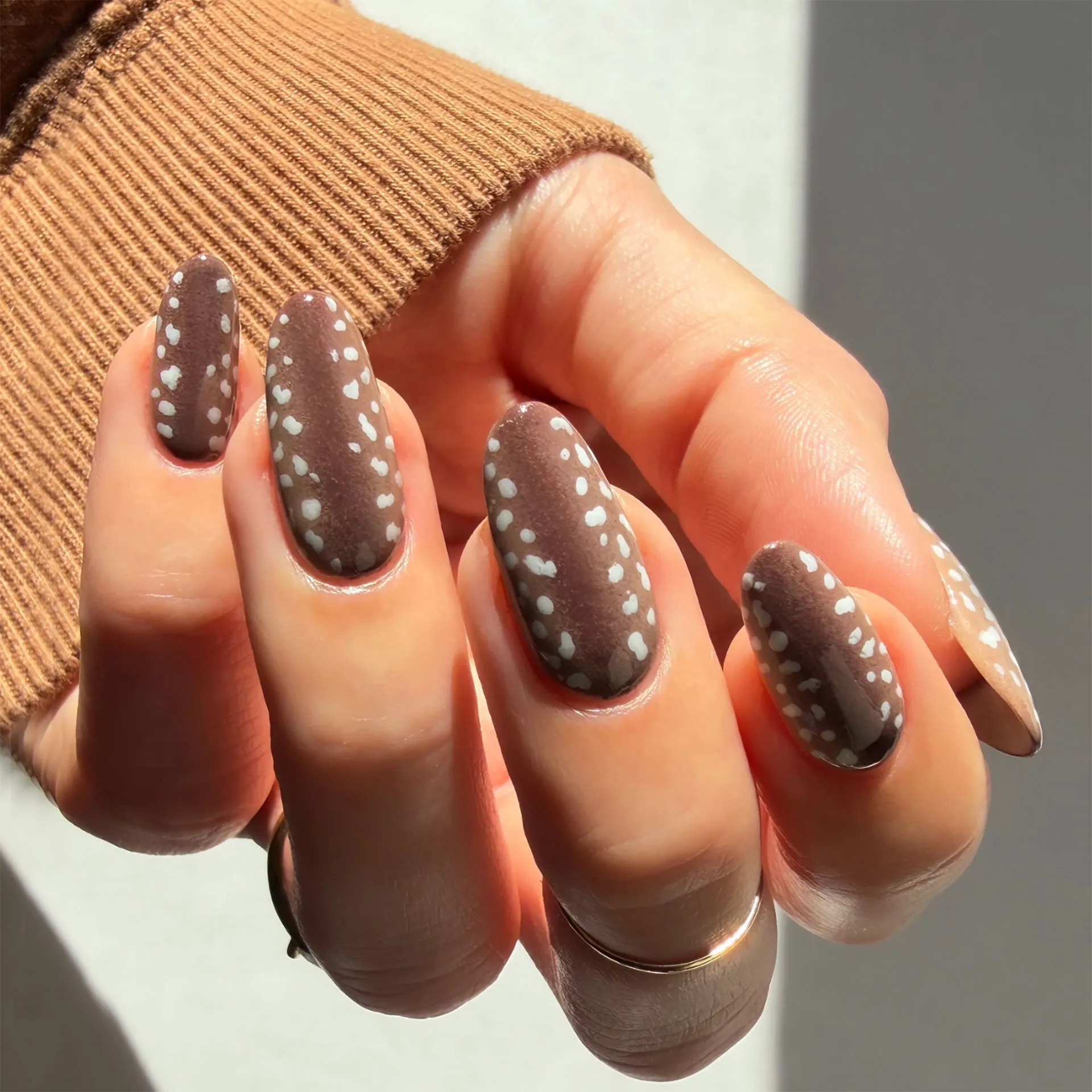 Mocha spotted nails